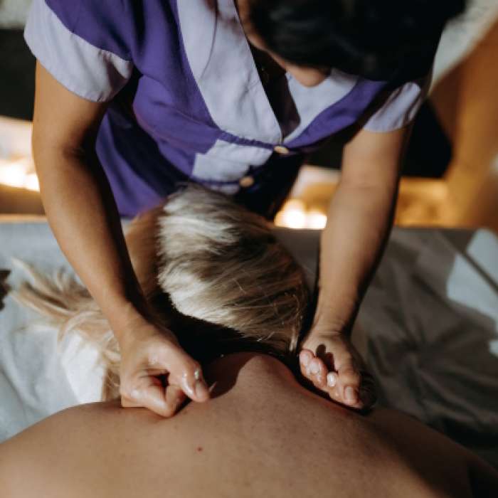 Массаж шейно-воротниковой зоны / тонус спины